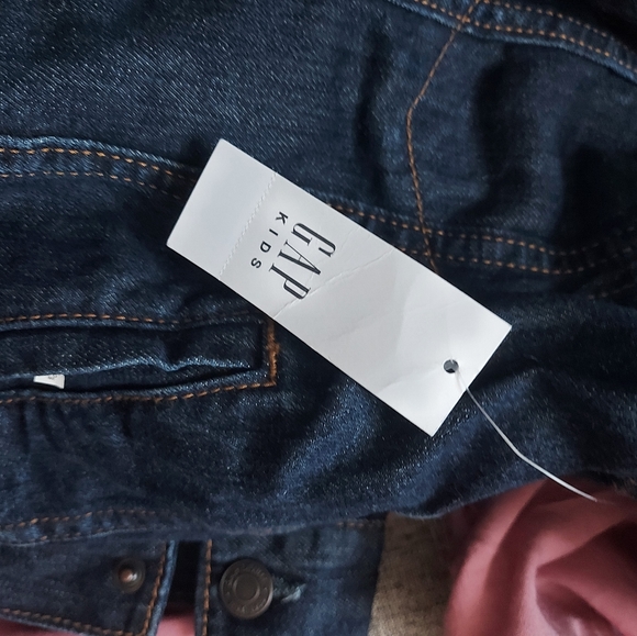 clothes - Picture 2 of 4